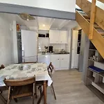 A Deux Pas Du Courant