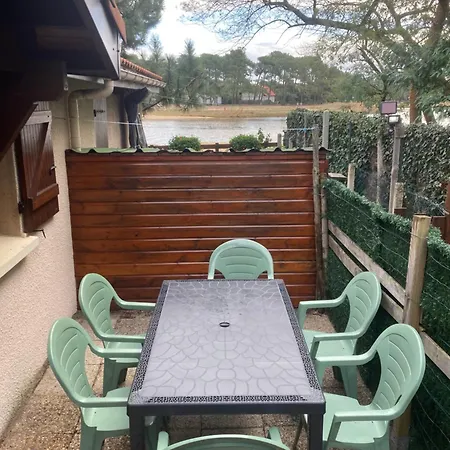 A Deux Pas Du Courant